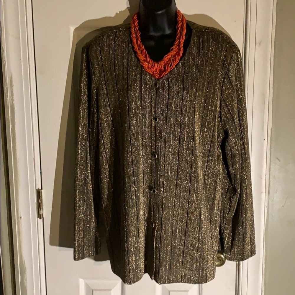 Gold metallic button down top💄